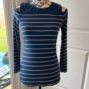 Vince Camuto striped top. Small